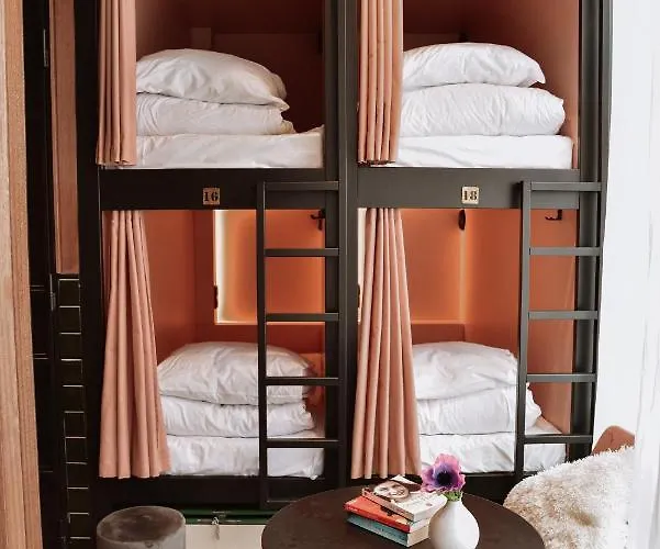 Durty Nelly's Hostel