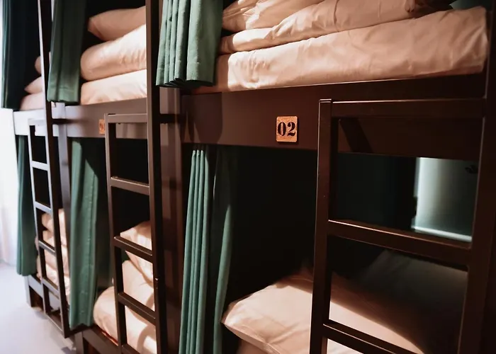 Durty Nelly's Hostel *