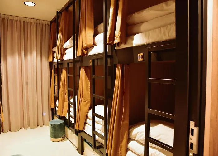 Durty Nelly's Hostel *