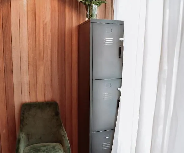 Durty Nelly's Hostel