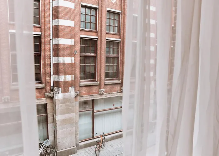 Durty Nelly's Hostel