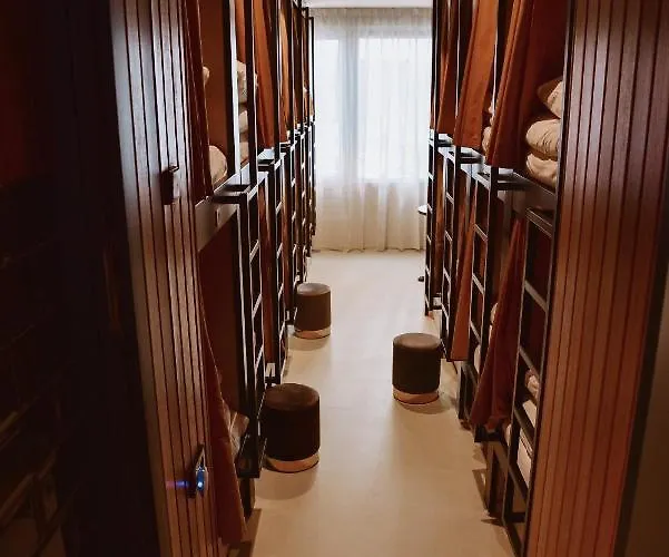 Durty Nelly's Hostel