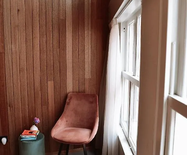 Durty Nelly's Hostel