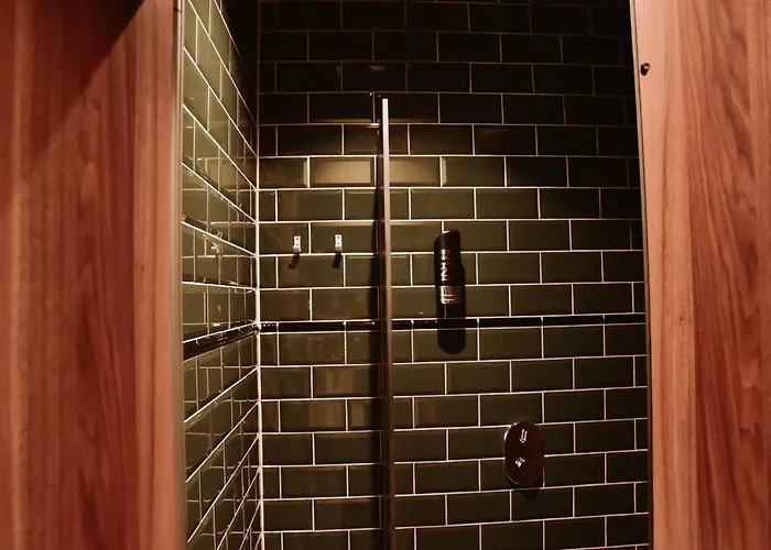 Durty Nelly's Hostel *